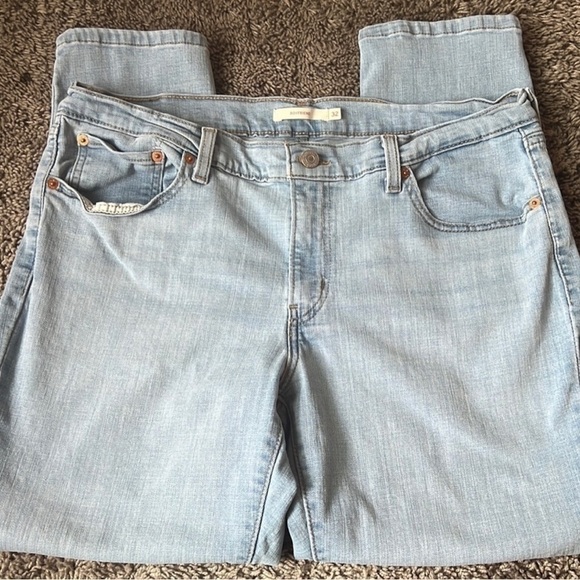 3/$15 ☮️ Levi’s Light Wash Denim Boyfriend Jeans - Picture 4 of 8